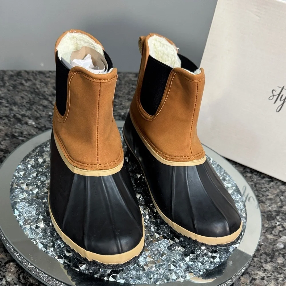 Style & Co. Sherpa Ankle Duck Boots NWT 6